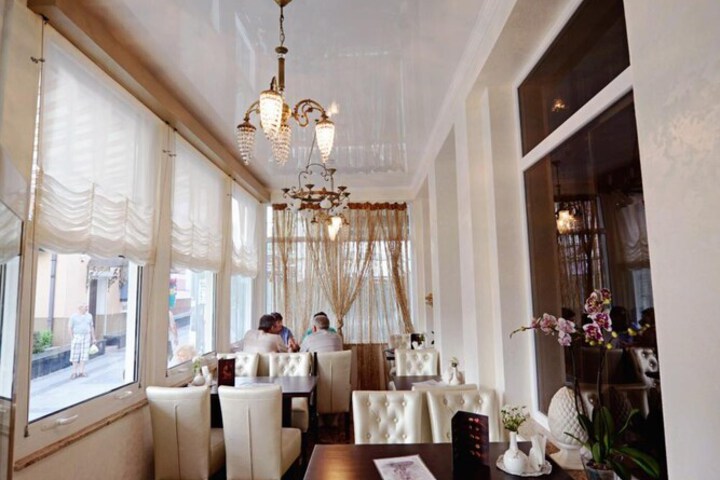 Dining 31 of 49