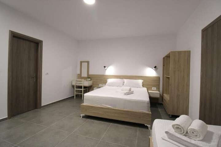 Room 6 of 86