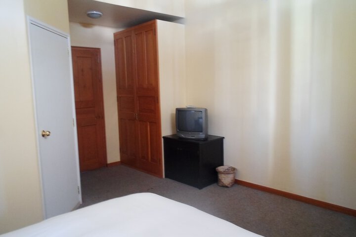 Room 10 of 33