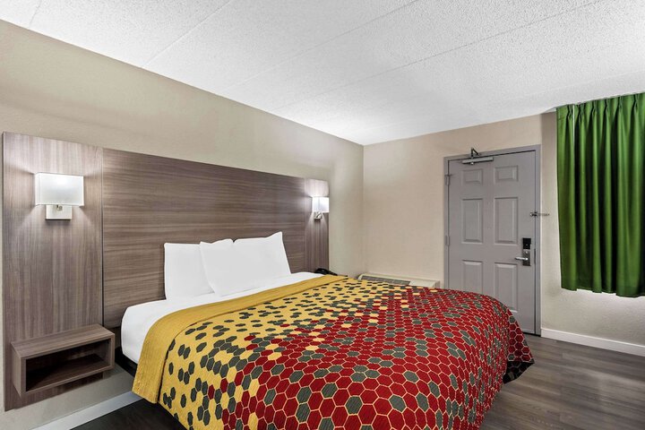 1 King Bed (9 of 19)