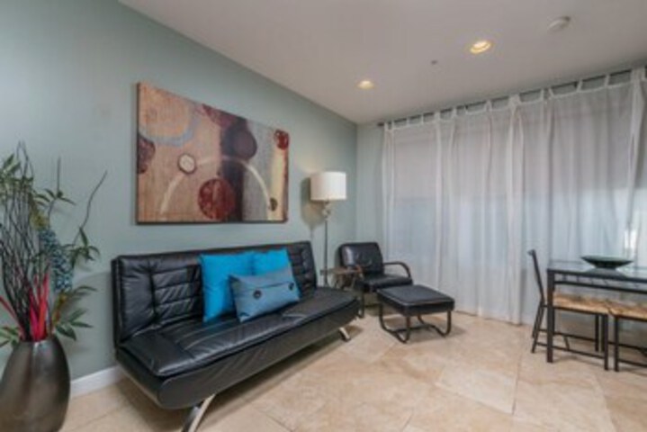 Room 11 of 27