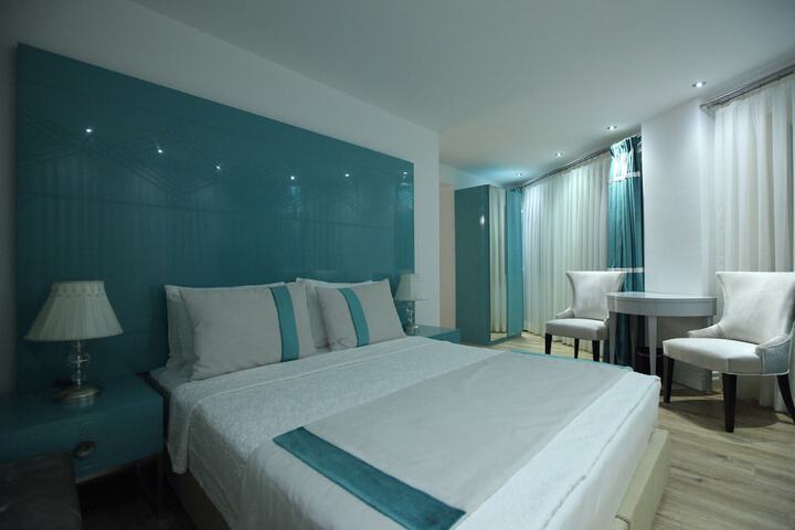 Room 5 of 96