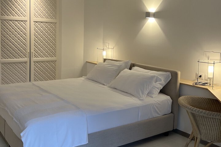 Room 3 of 99