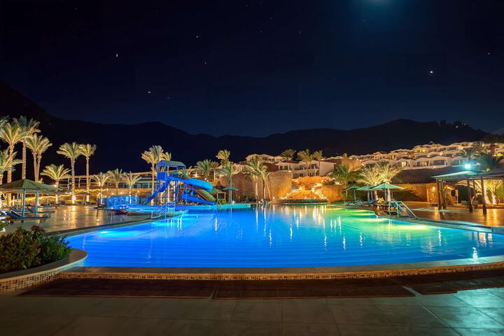 Pool 60 of 125