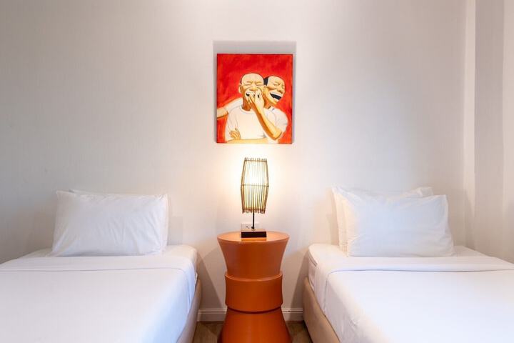 Room 34 of 185