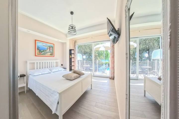 Room 10 of 65