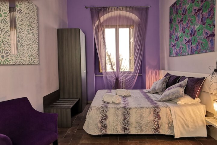 Room 45 of 104