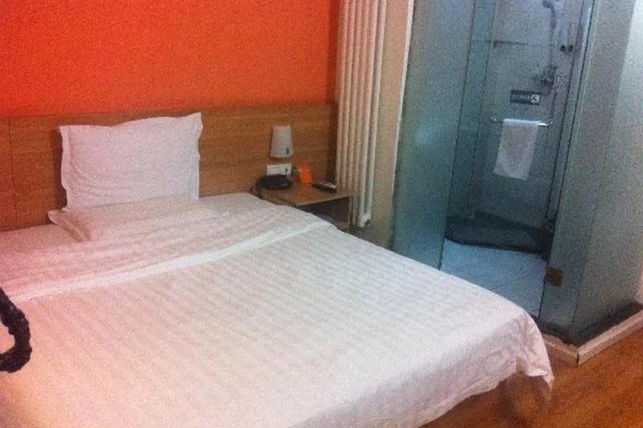 Room 4 of 10