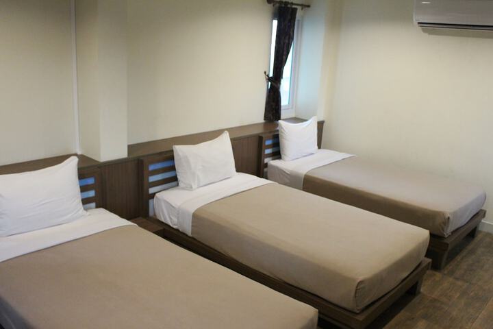 Room 10 of 115