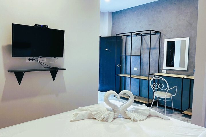 Room 7 of 18