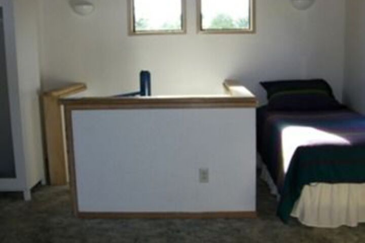 Room 6 of 18