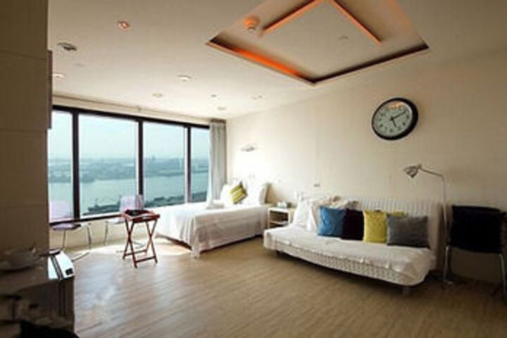 Room 9 of 24