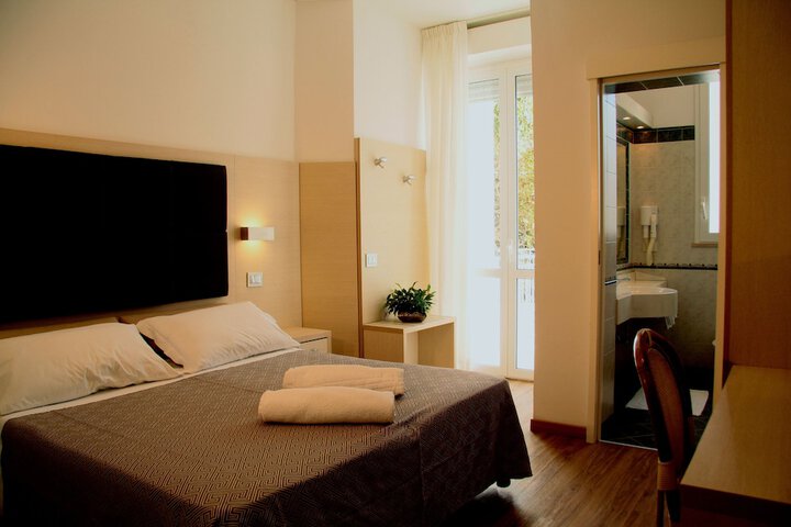 Room 12 of 37