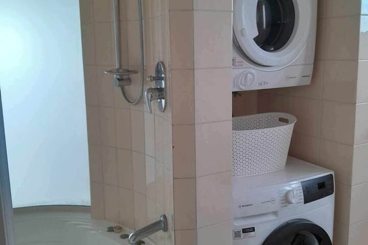 Room 215 of 272