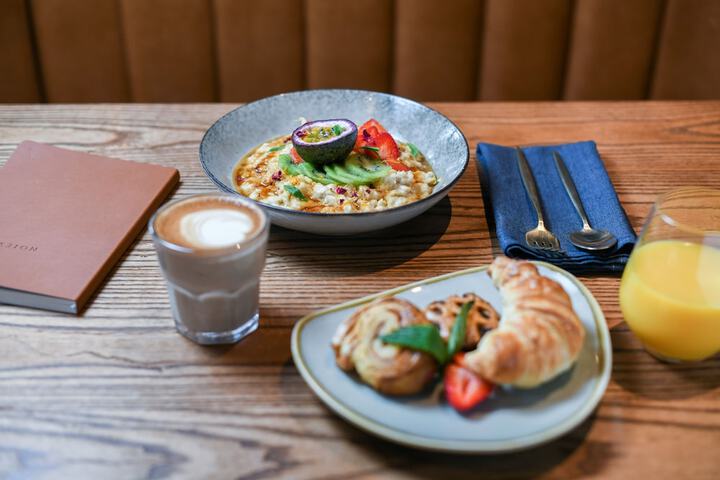 Breakfast/Coffee Service 208 of 301