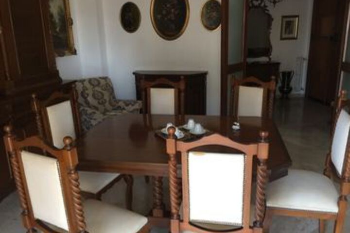 Room 9 of 11