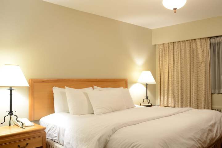 Room 4 of 82