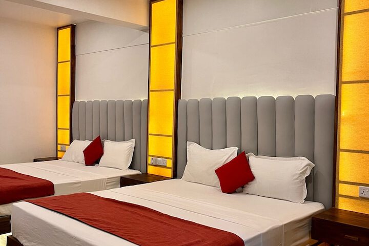 Room 8 of 28