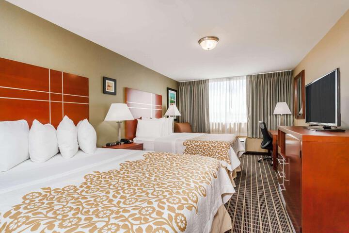 2 Queen Beds (9 of 9)