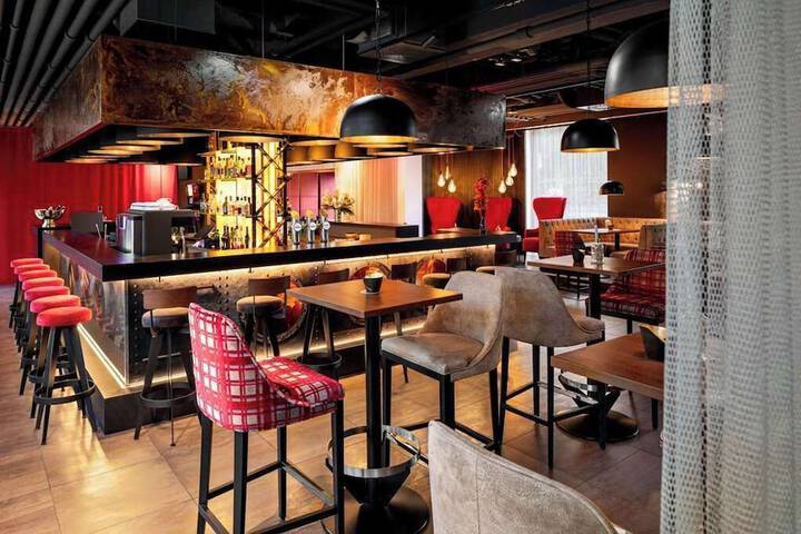 Lounge 21 of 29