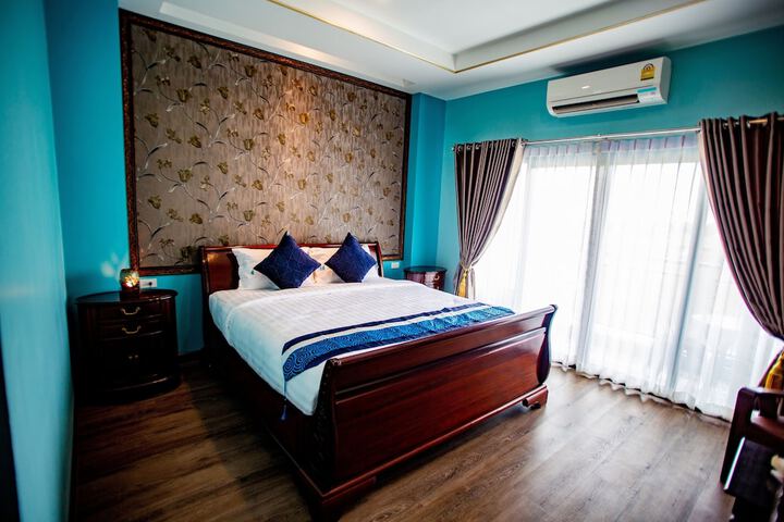 Room 17 of 34