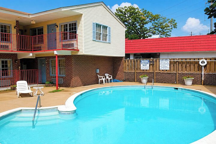 Pool Hotel
