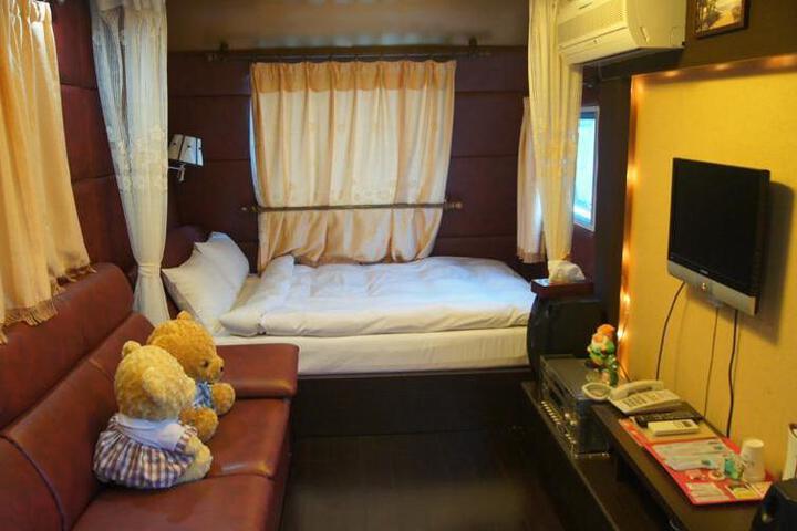 Room 2 of 6