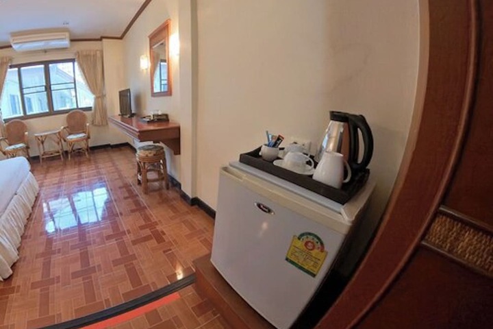 Room 23 of 38