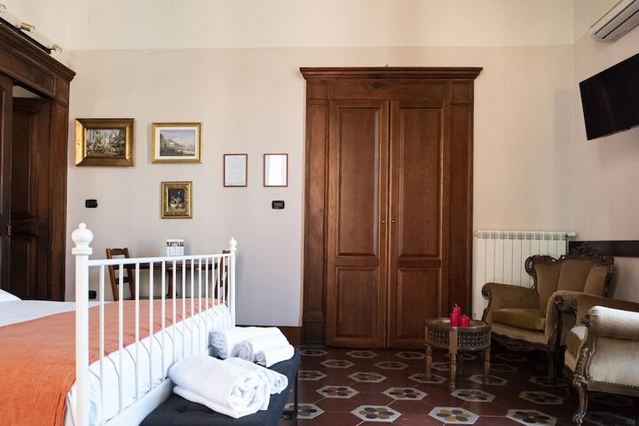 Room 15 of 159