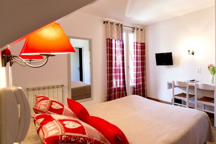 Room 3 of 35