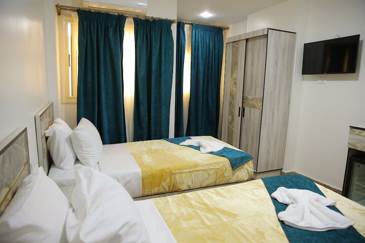 Room 17 of 99