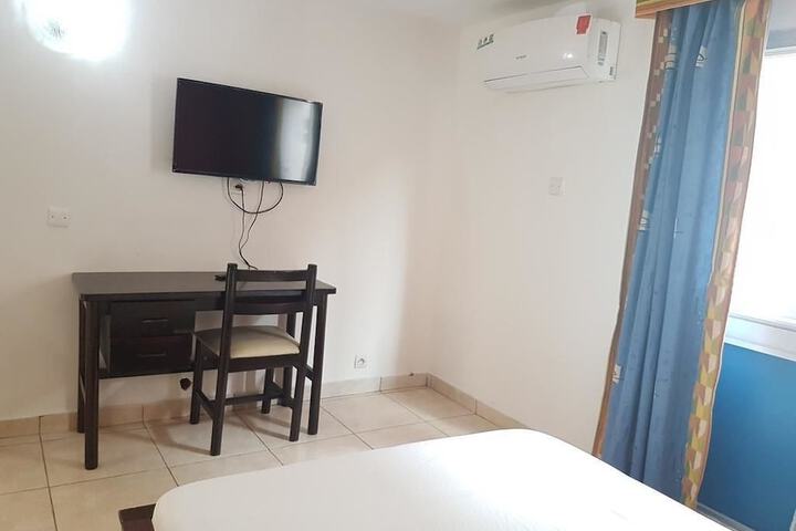 Room 13 of 40