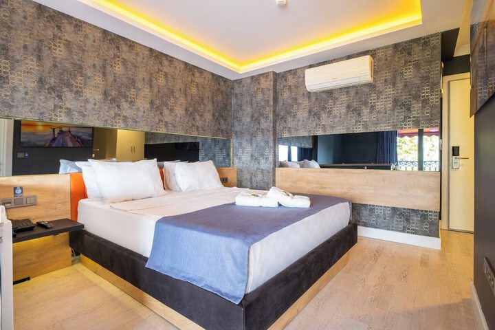 Room 42 of 100