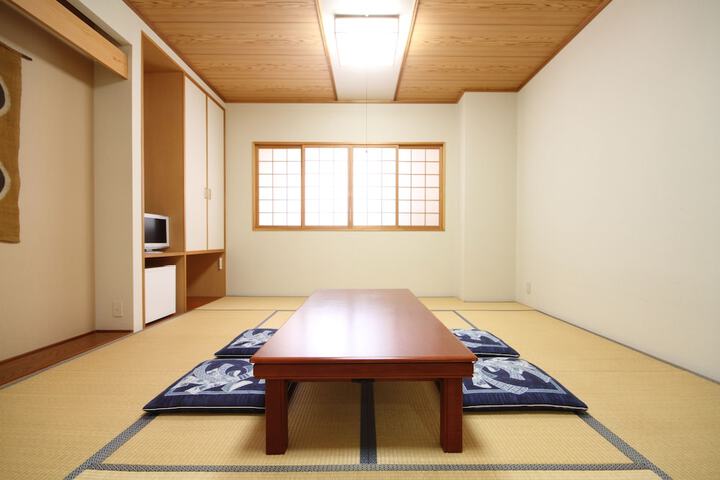 Room 13 of 42