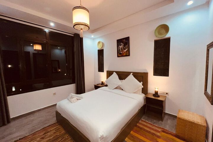 Room 33 of 153