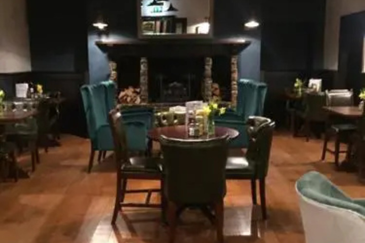 Dining 10 of 11