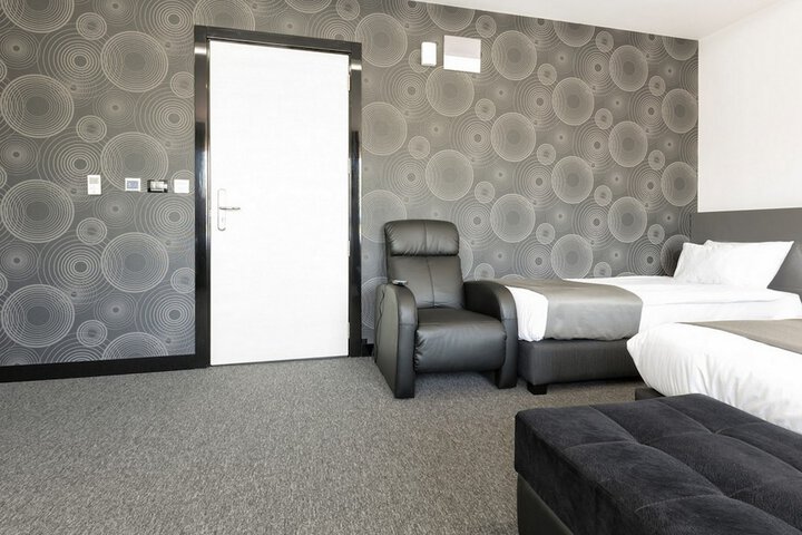 Room 83 of 267