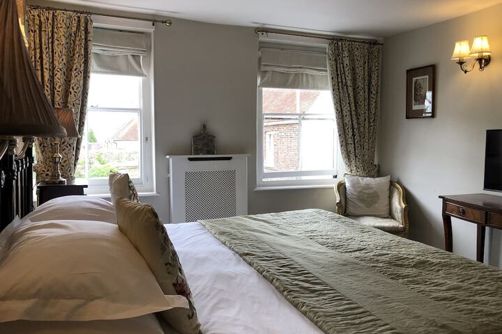 Room 13 of 28