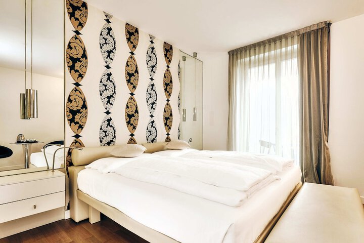 Room 9 of 84