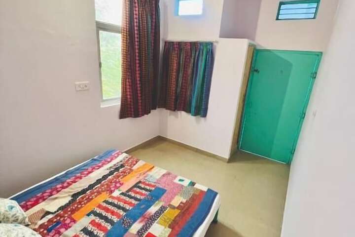 Room 12 of 63