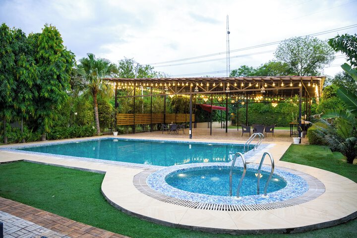 Pool 73 of 106