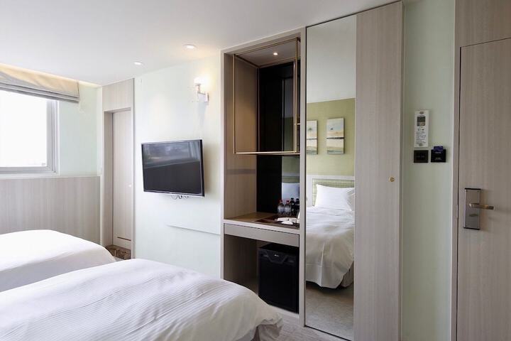 Room 18 of 65