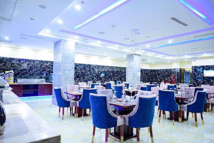 Ballroom/Hall 117 of 166
