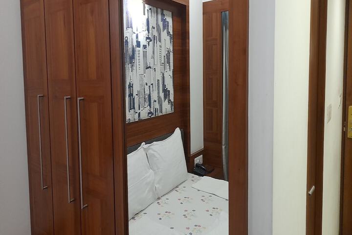 Room 51 of 171