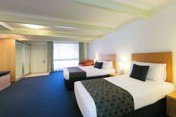 Room 34 of 85