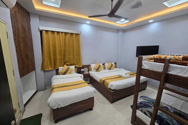 Room 6 of 7