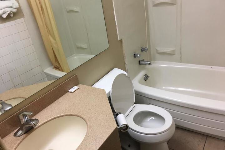 Room 6 of 7