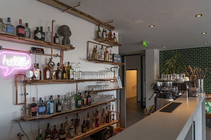 Lounge 57 of 66