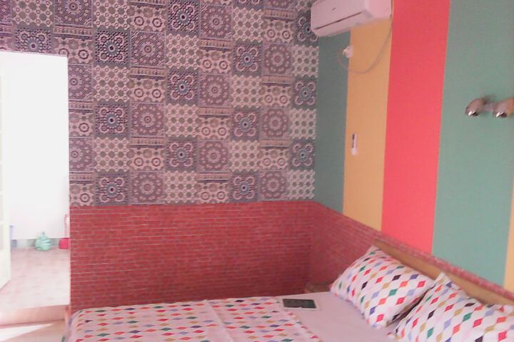 Room 4 of 25