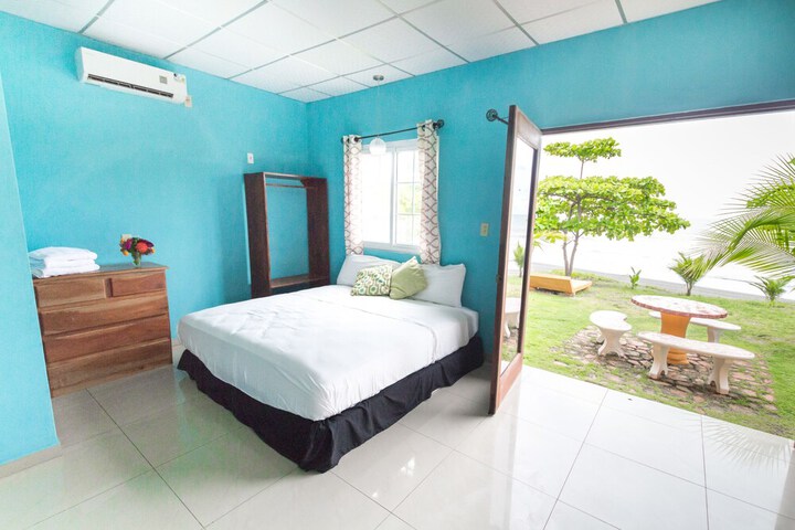 Room 9 of 37